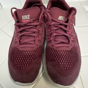 Nike Red Sneakers Modern Breathable Design